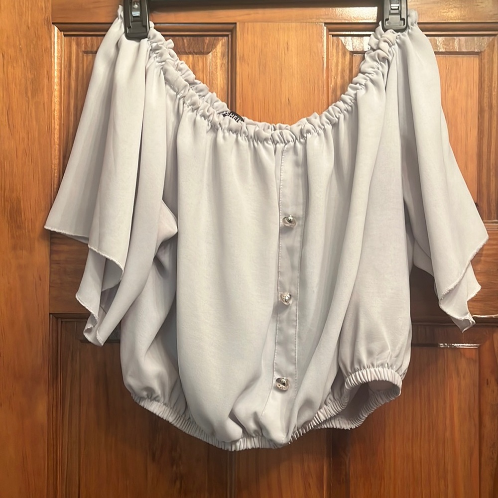 Off white puffy elastic bottom and top button blouse